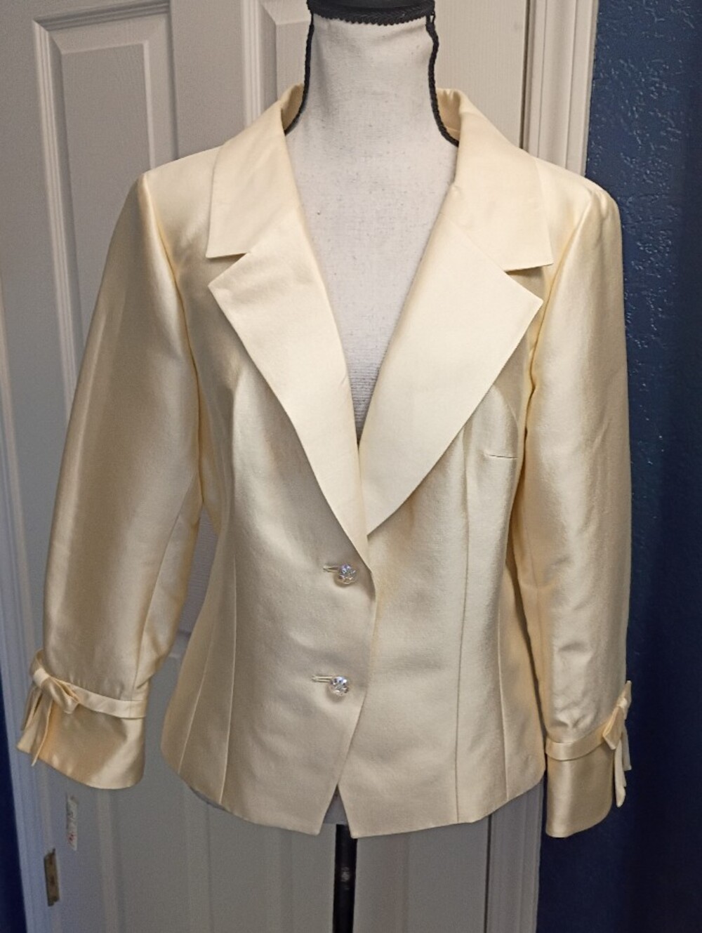 Rickie Freeman for Teri Jon Cream Satin Blazer